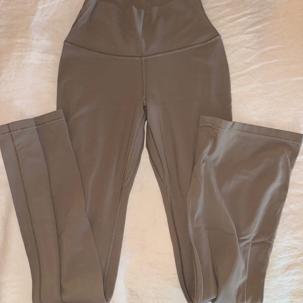 Aritzia High-Rise Taupe Women’s Flair Leggings